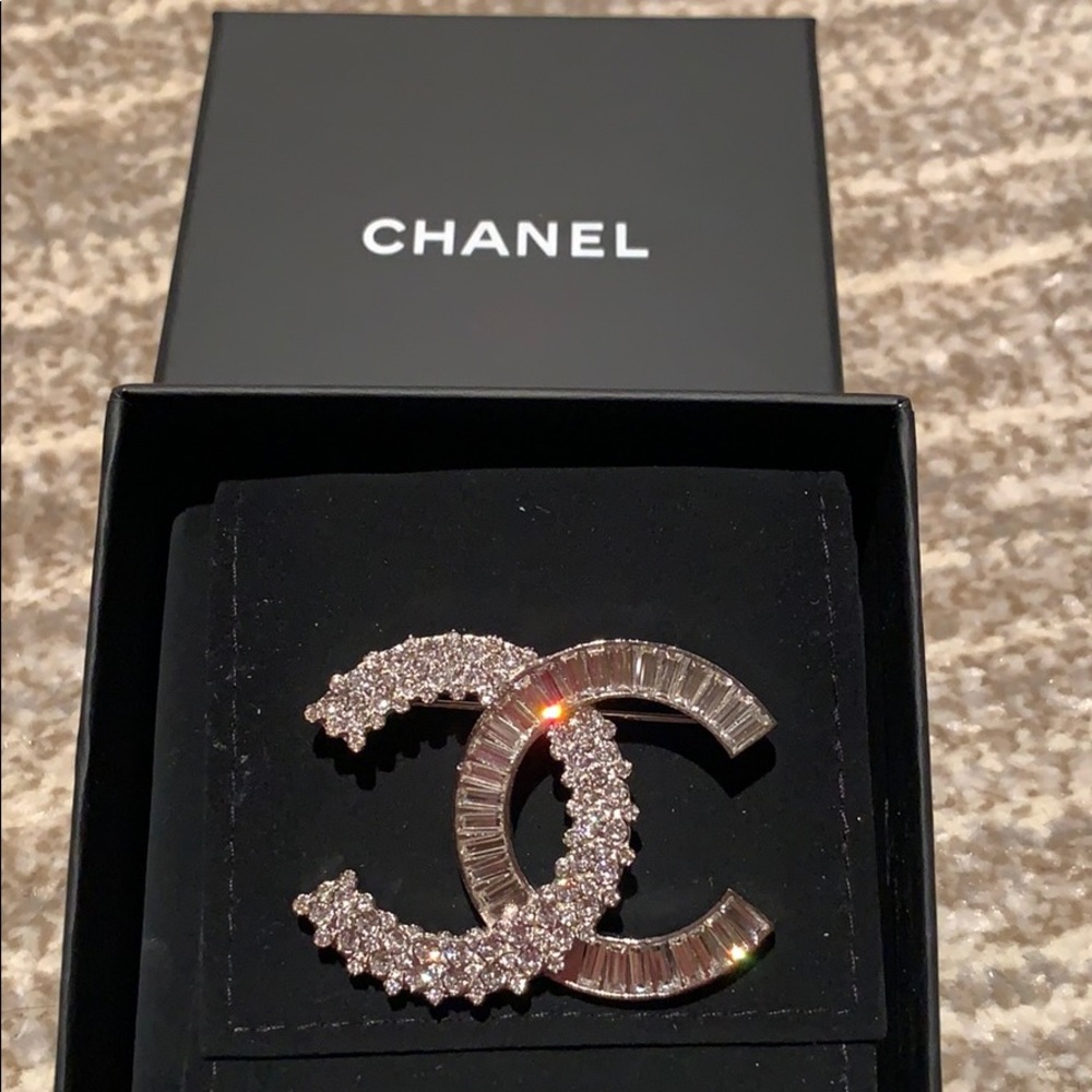 ❤️AUTHENTIC crystal CHANEL pin!!!!